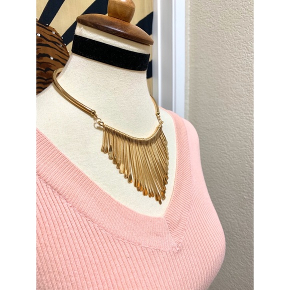 π Stylish modern necklace - Picture 2 of 5